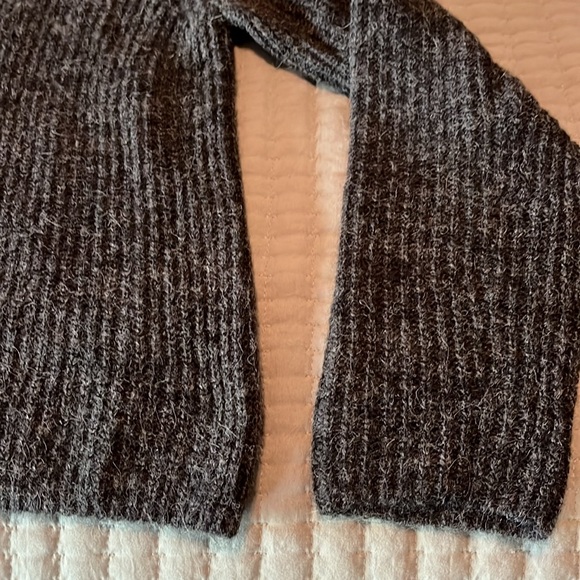 Banana Republic XS pullover sweater. - Picture 4 of 6